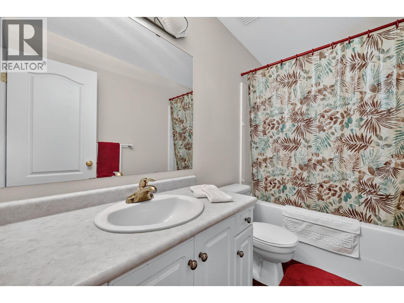 5220 Sutherland Road, Peachland, BC - Indoor Photo Showing Bathroom