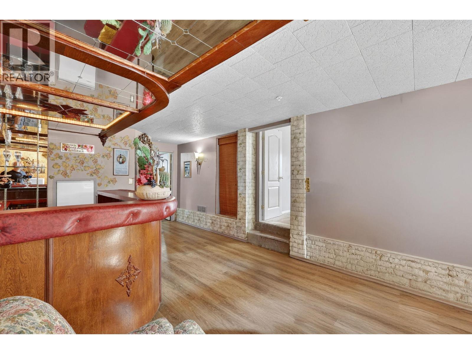 5220 Sutherland Road, Peachland, BC - Indoor