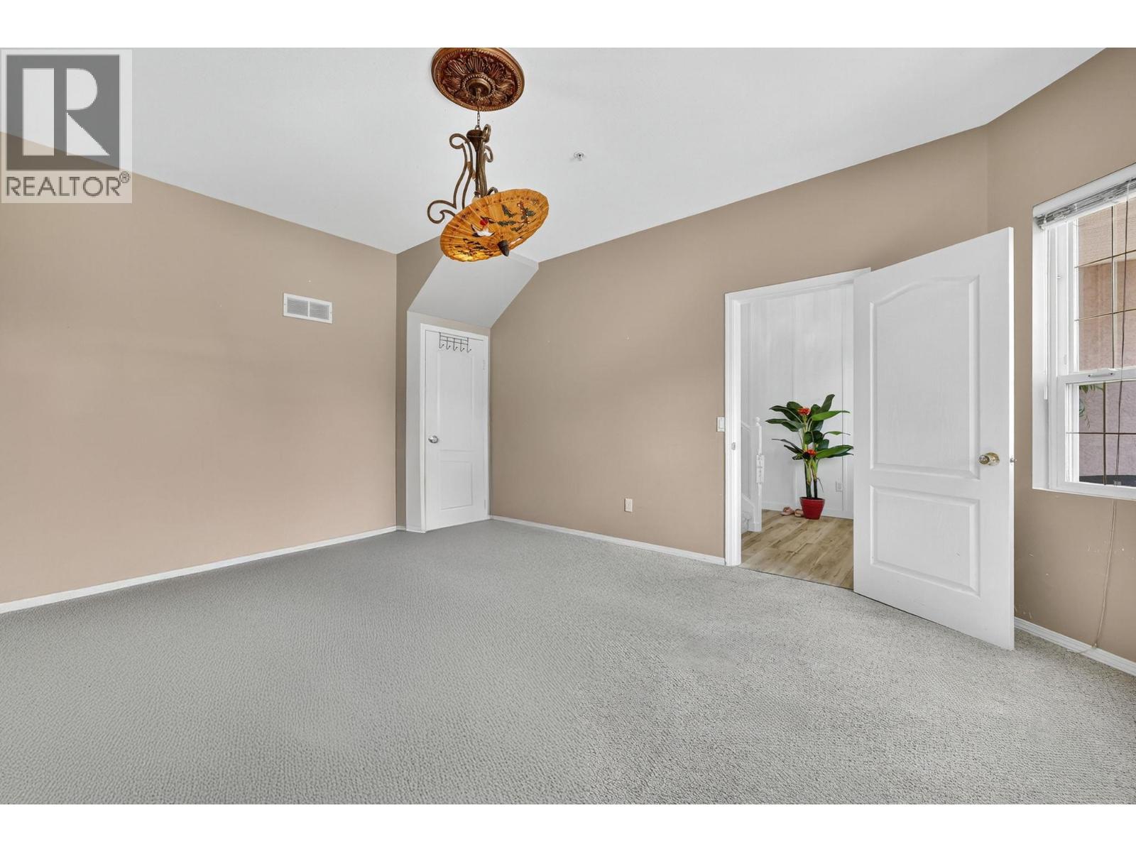 5220 Sutherland Road, Peachland, BC - Indoor Photo Showing Other Room