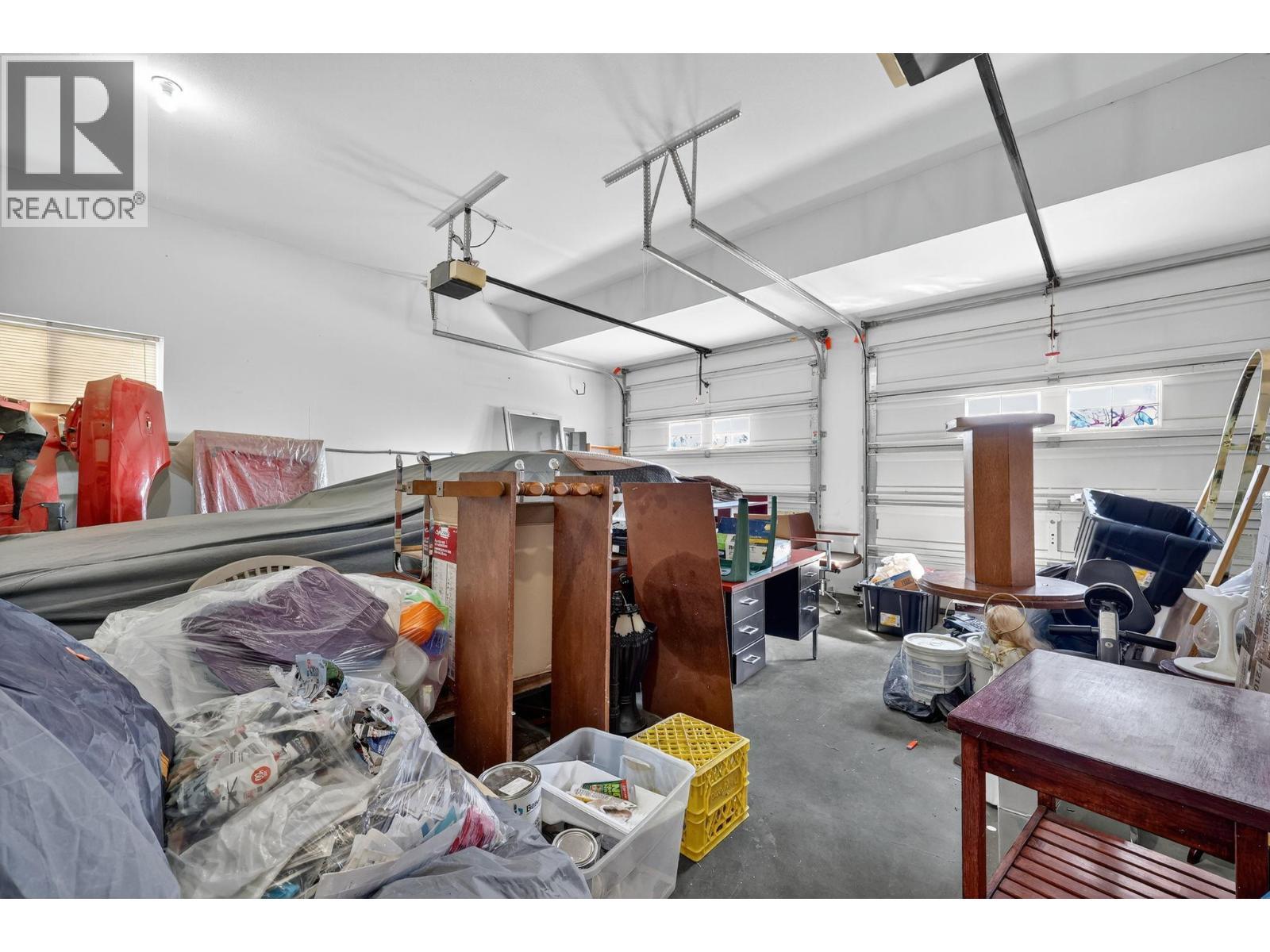 5220 Sutherland Road, Peachland, BC - Indoor Photo Showing Garage