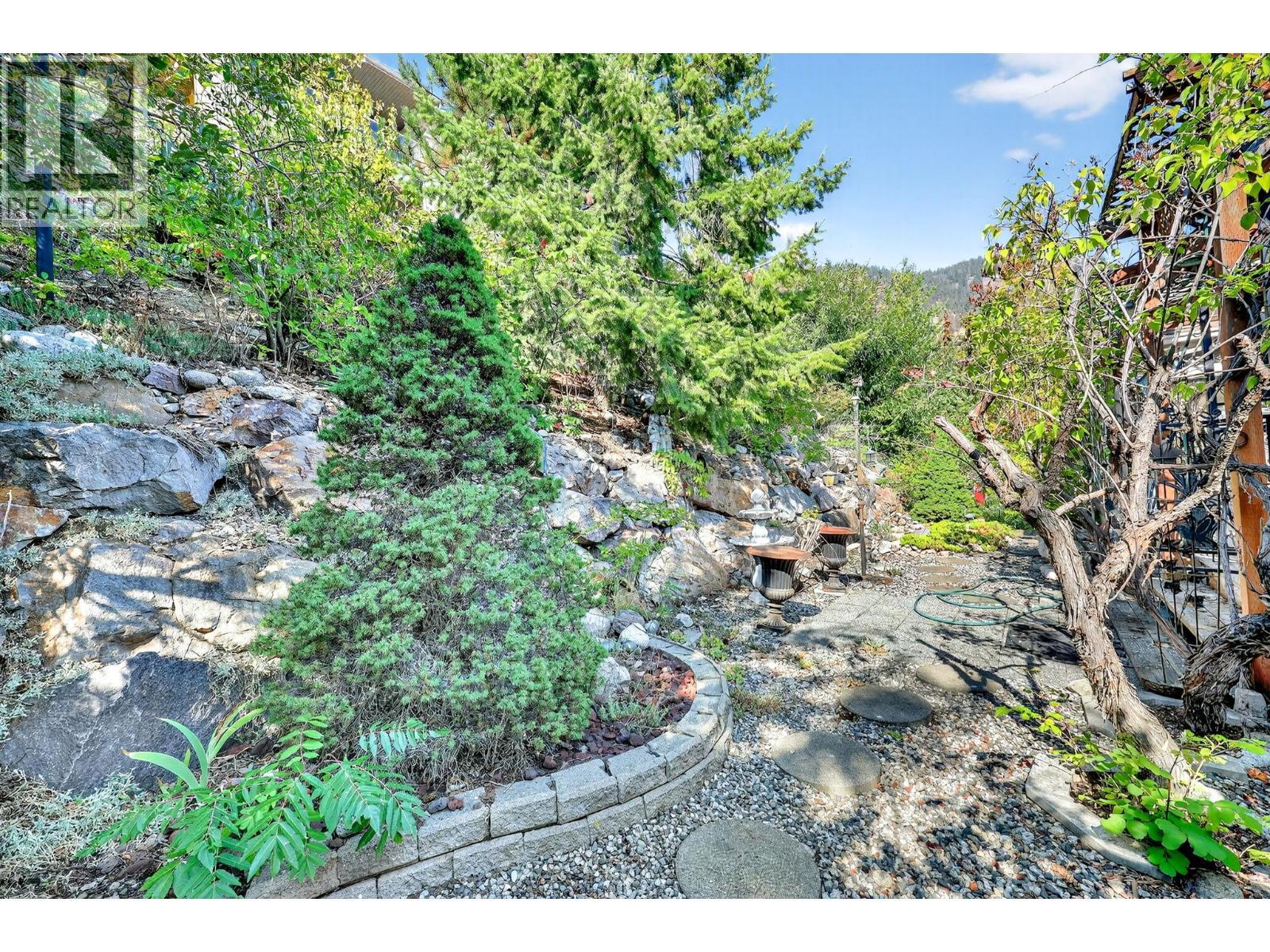 5220 Sutherland Road, Peachland, BC - Outdoor