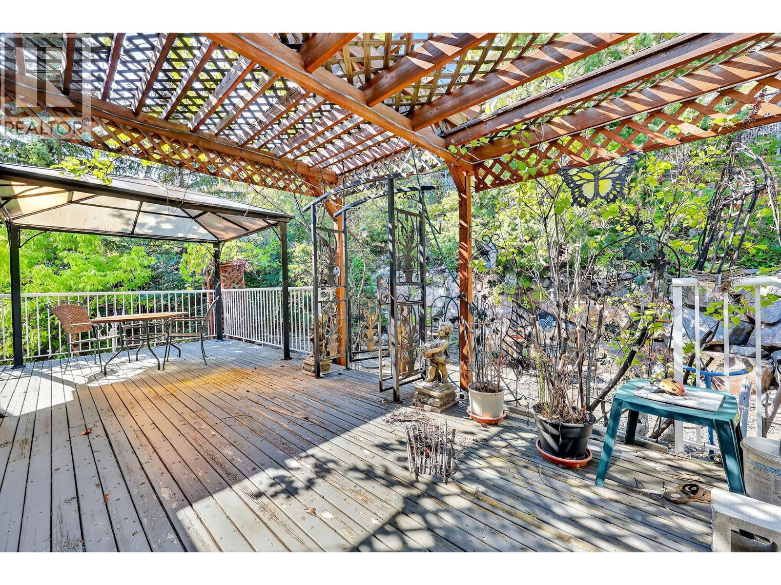 5220 Sutherland Road, Peachland, BC - Outdoor With Deck Patio Veranda