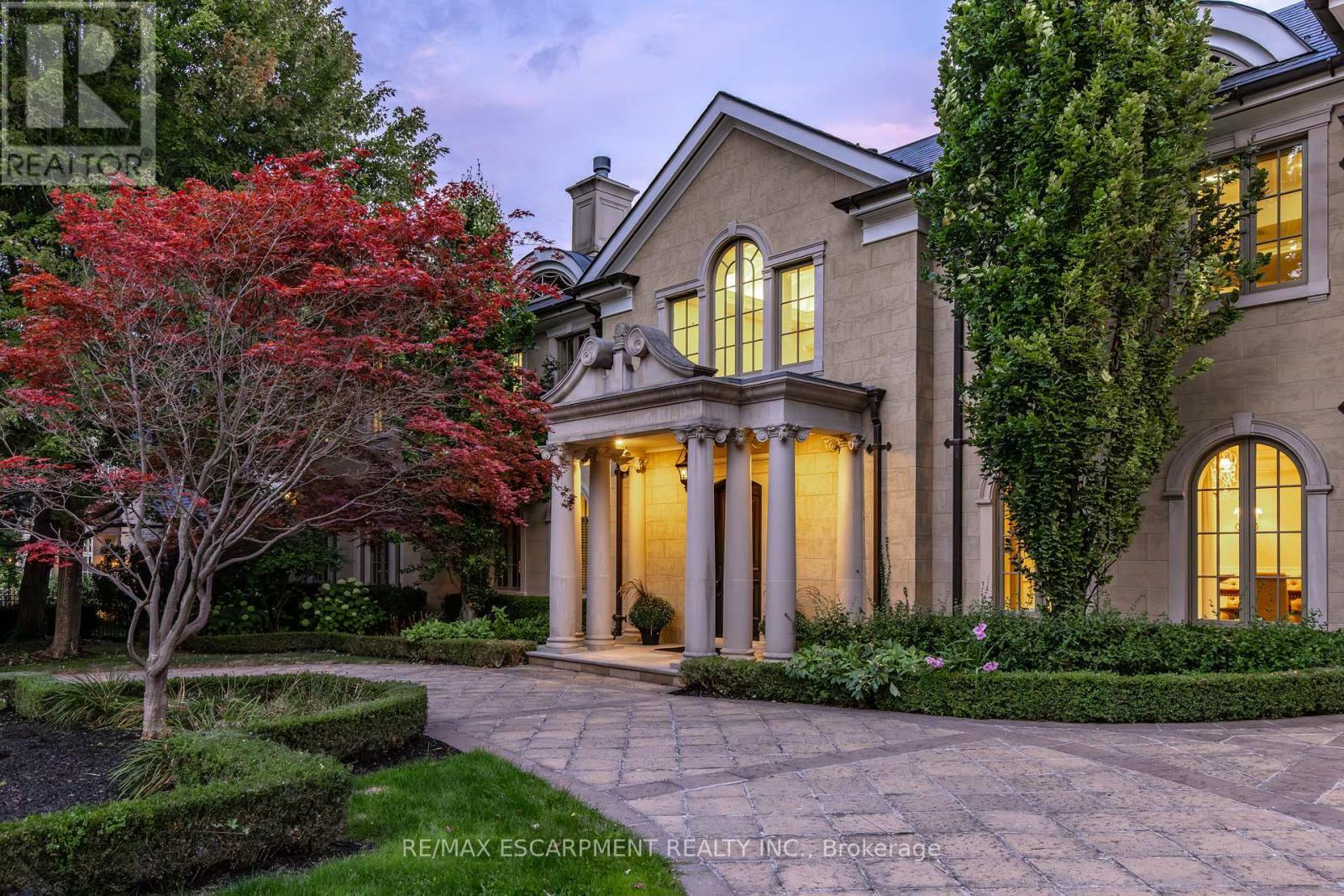 1092 Argyle Drive, Oakville, ON - Outdoor