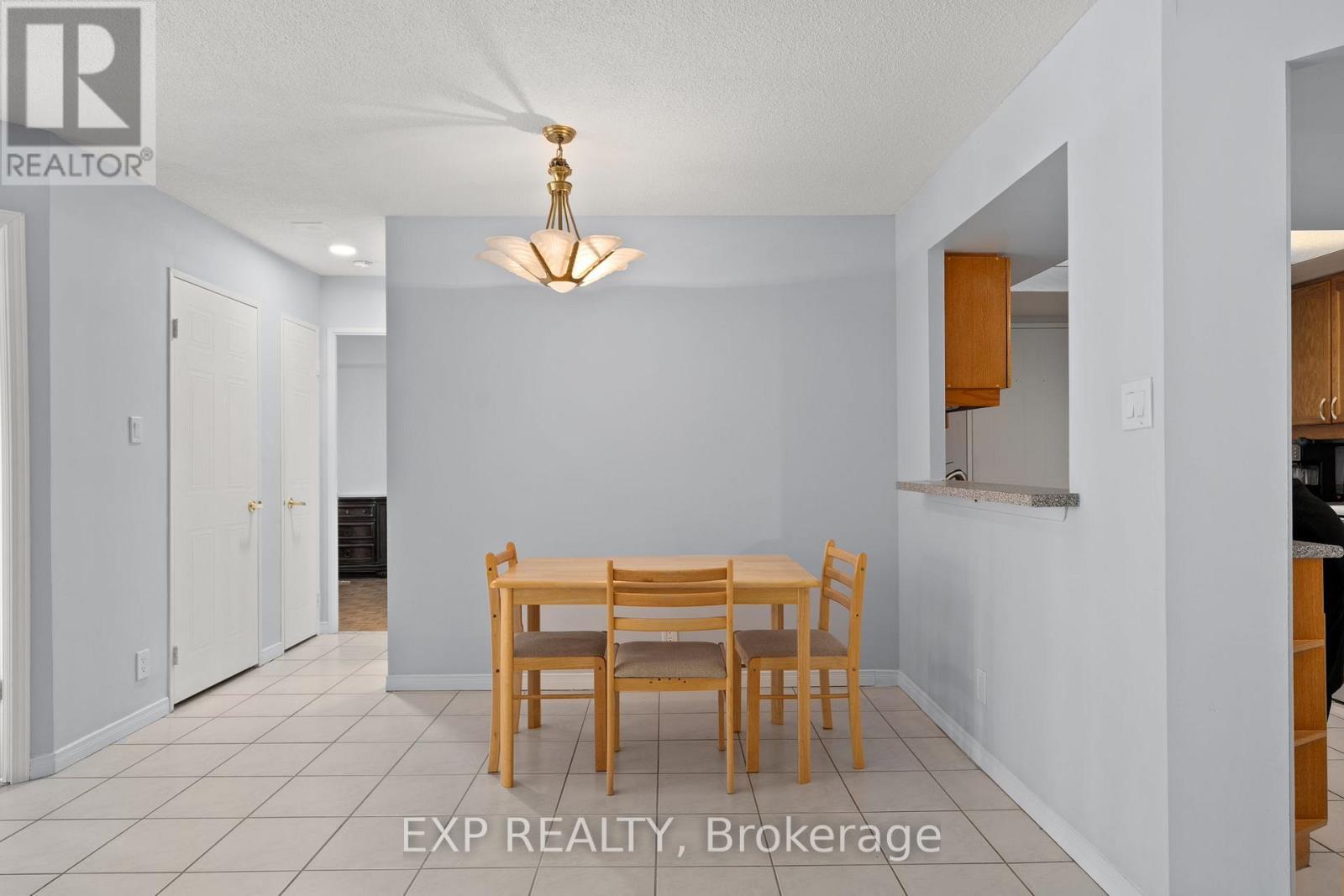 521 - 32 Clarissa Drive, Richmond Hill, ON - Indoor Photo Showing Other Room