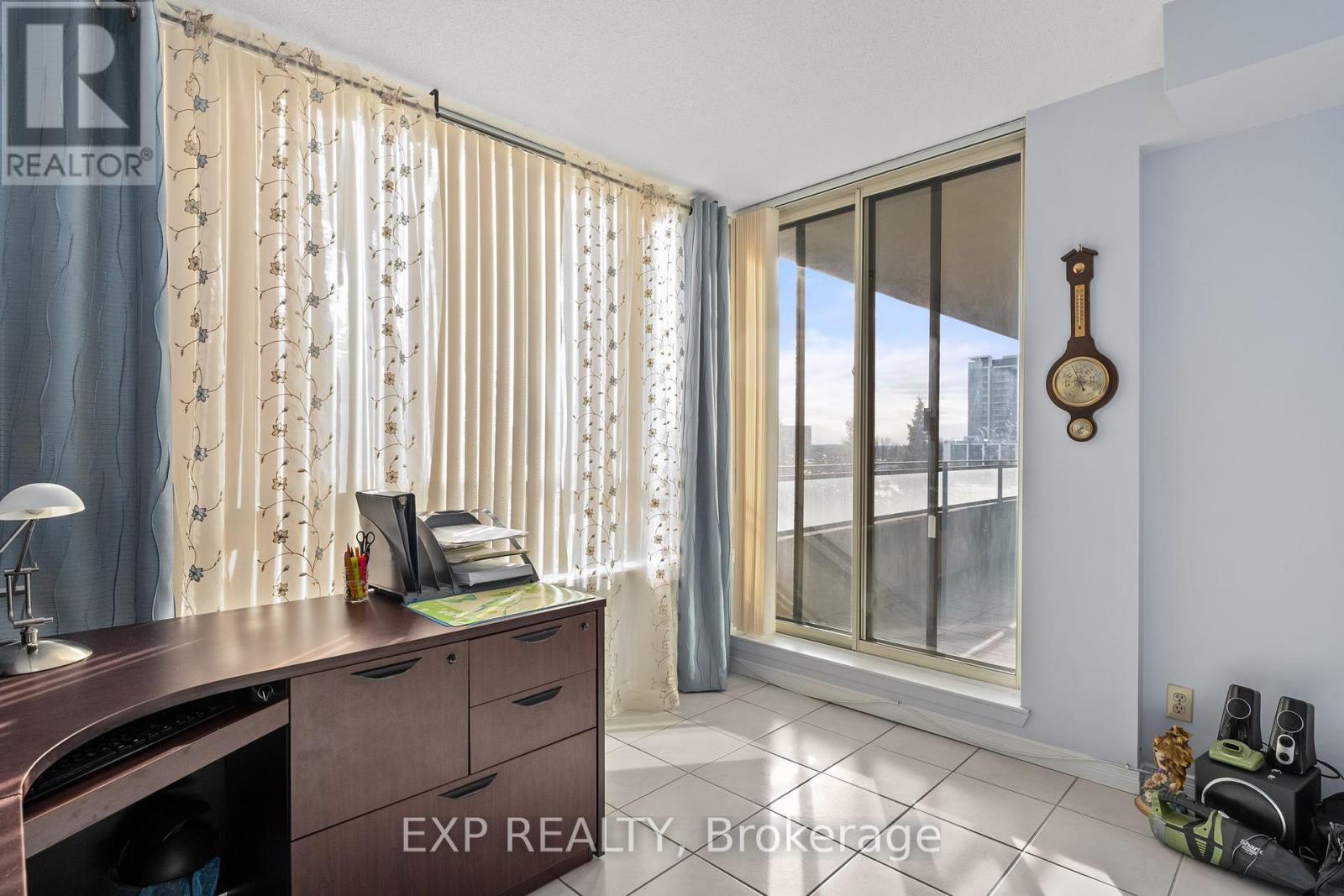 521 - 32 Clarissa Drive, Richmond Hill, ON - Indoor