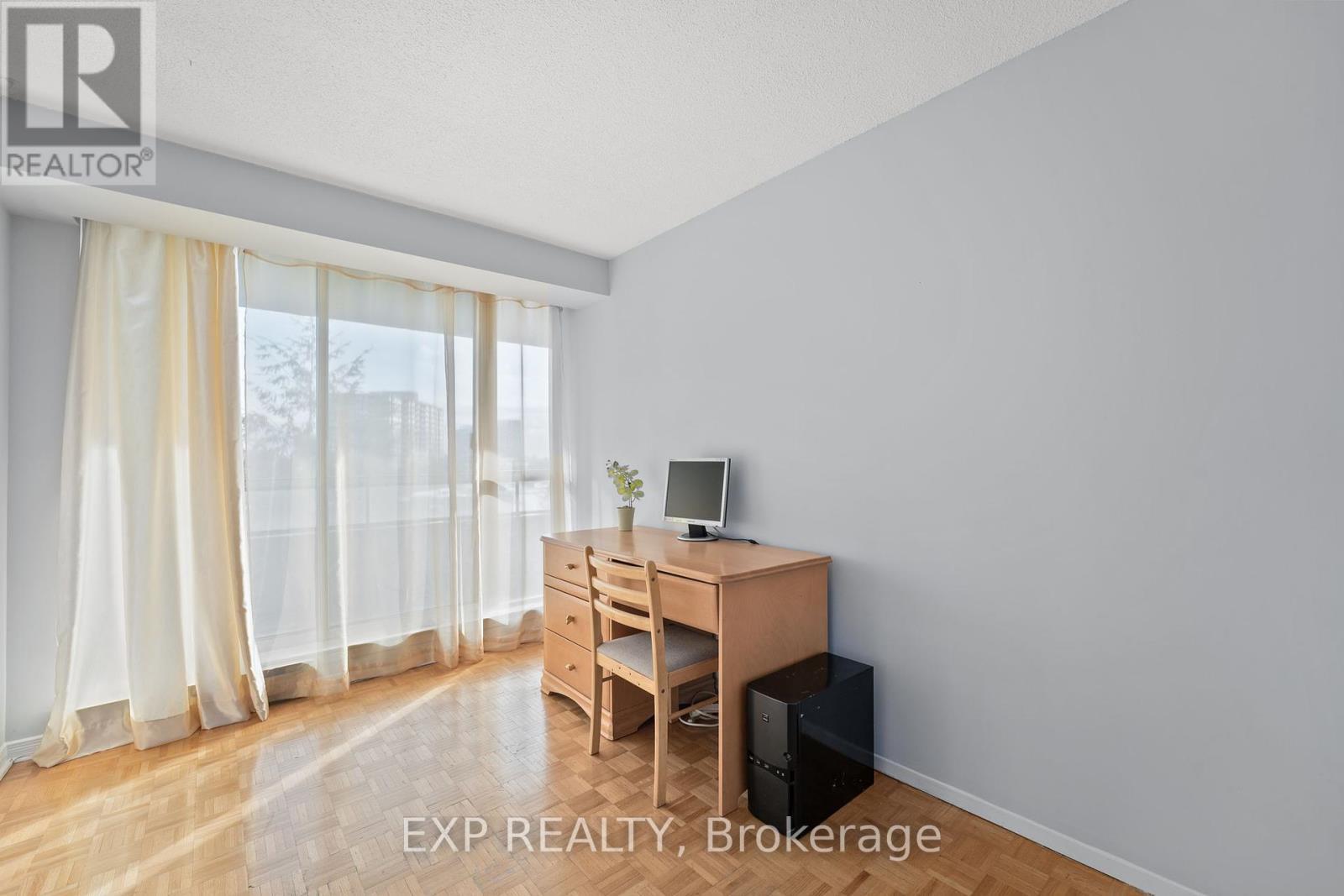 521 - 32 Clarissa Drive, Richmond Hill, ON - Indoor