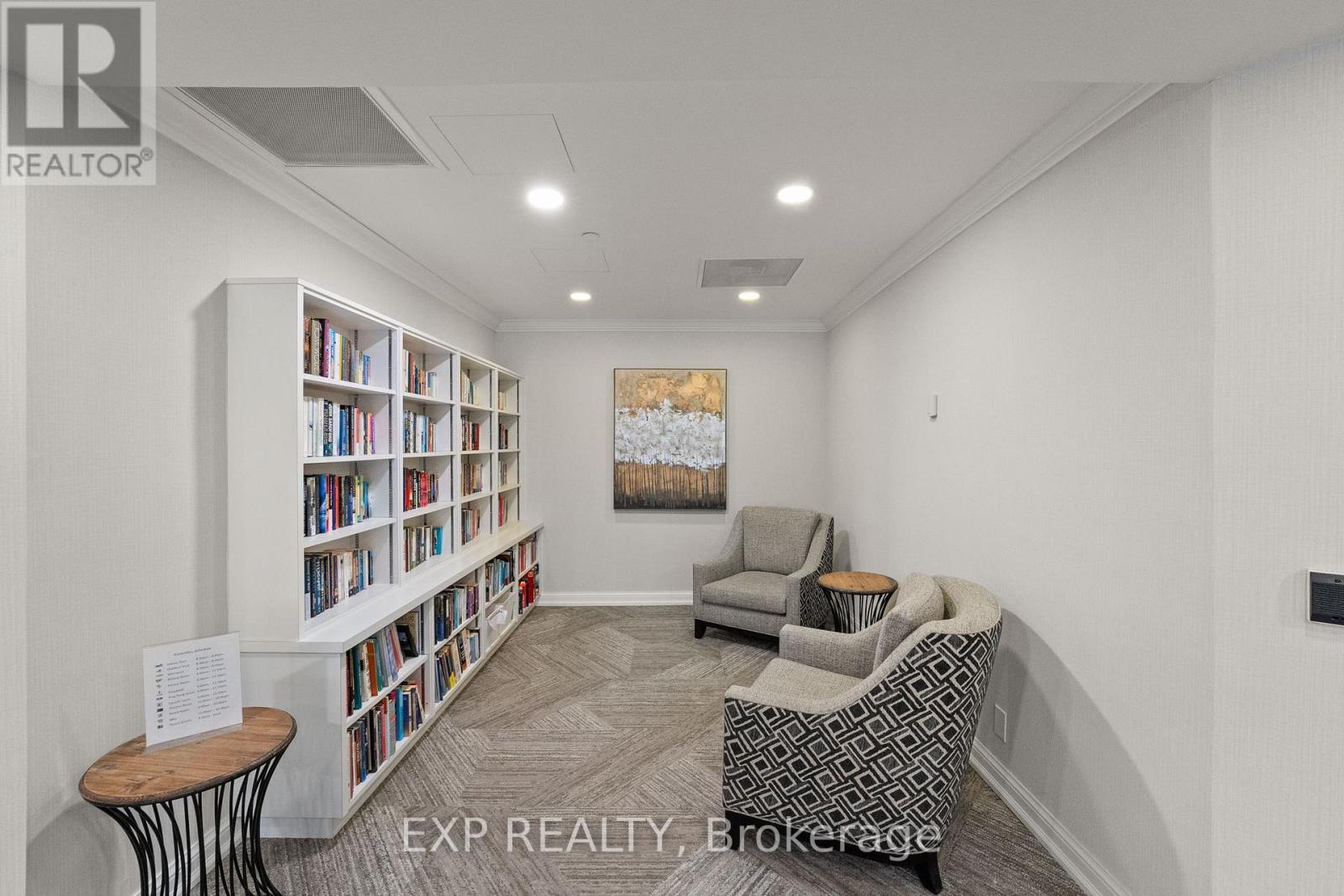 521 - 32 Clarissa Drive, Richmond Hill, ON - Indoor Photo Showing Other Room