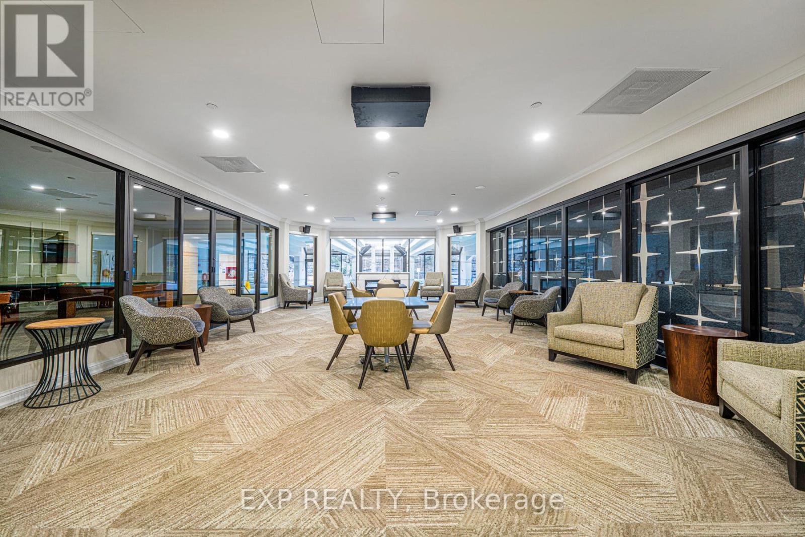 521 - 32 Clarissa Drive, Richmond Hill, ON - Indoor Photo Showing Other Room