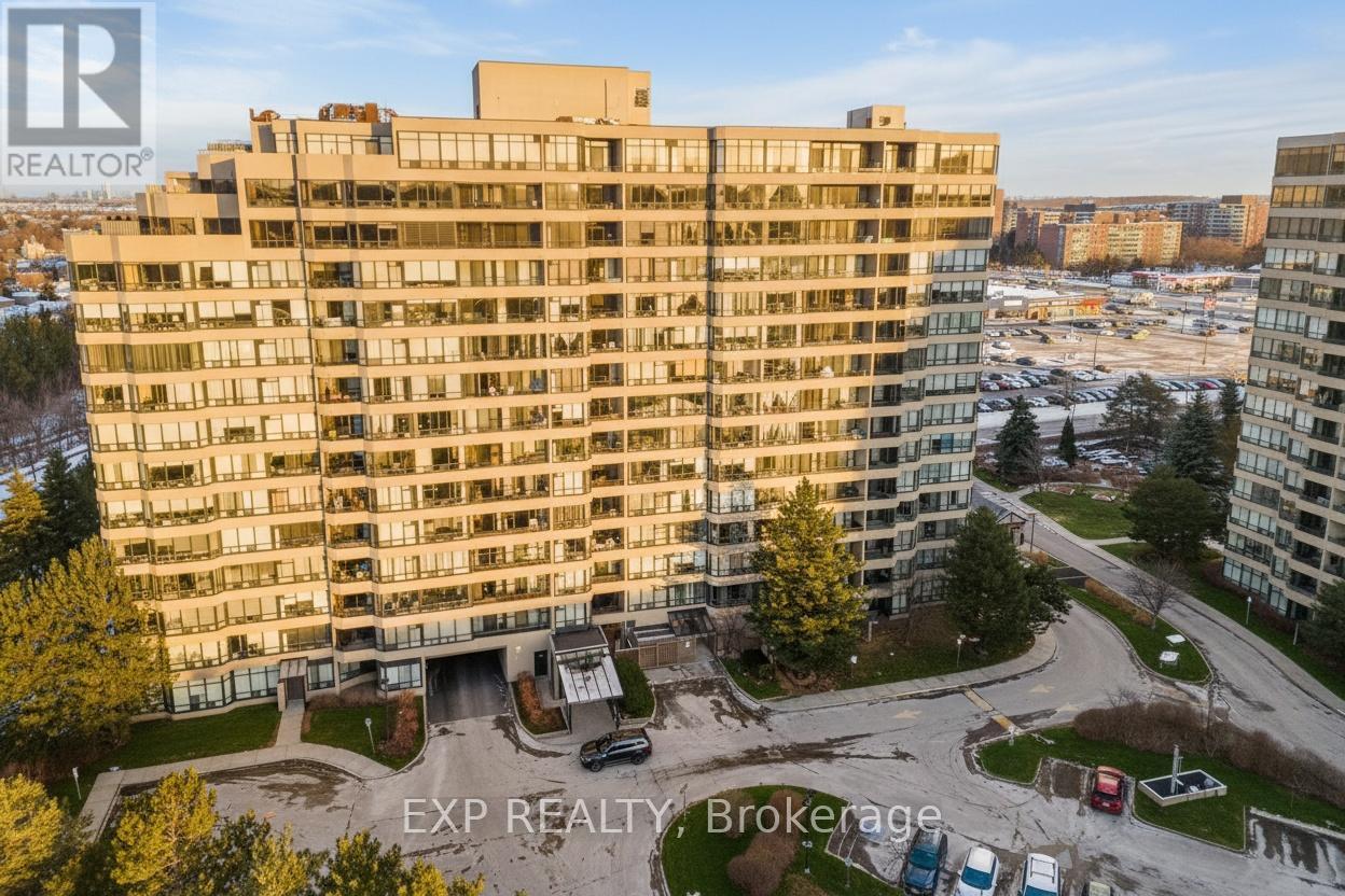 521 - 32 Clarissa Drive, Richmond Hill, ON - Outdoor