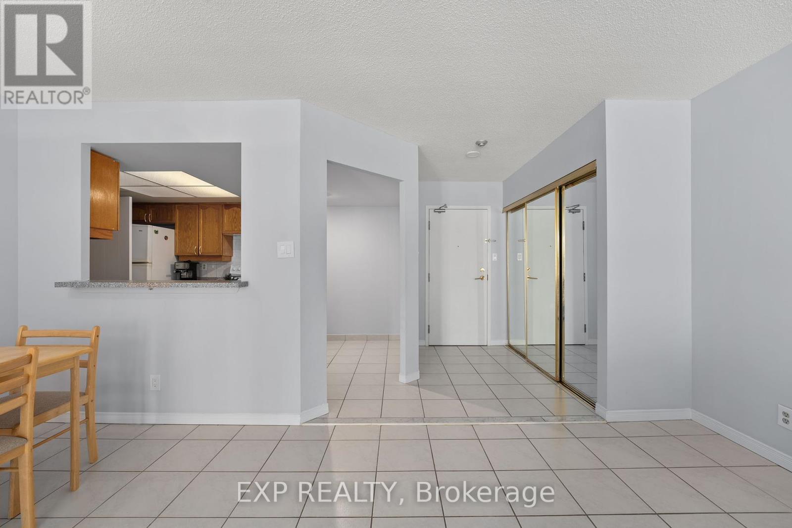 521 - 32 Clarissa Drive, Richmond Hill, ON - Indoor Photo Showing Other Room