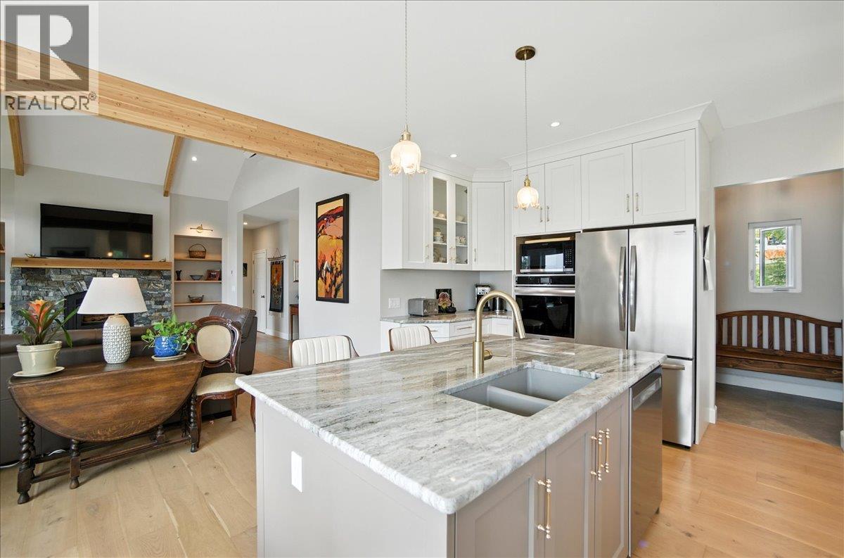 320 Mountain View Drive, Nelson, BC - Indoor Photo Showing Kitchen With Double Sink With Upgraded Kitchen