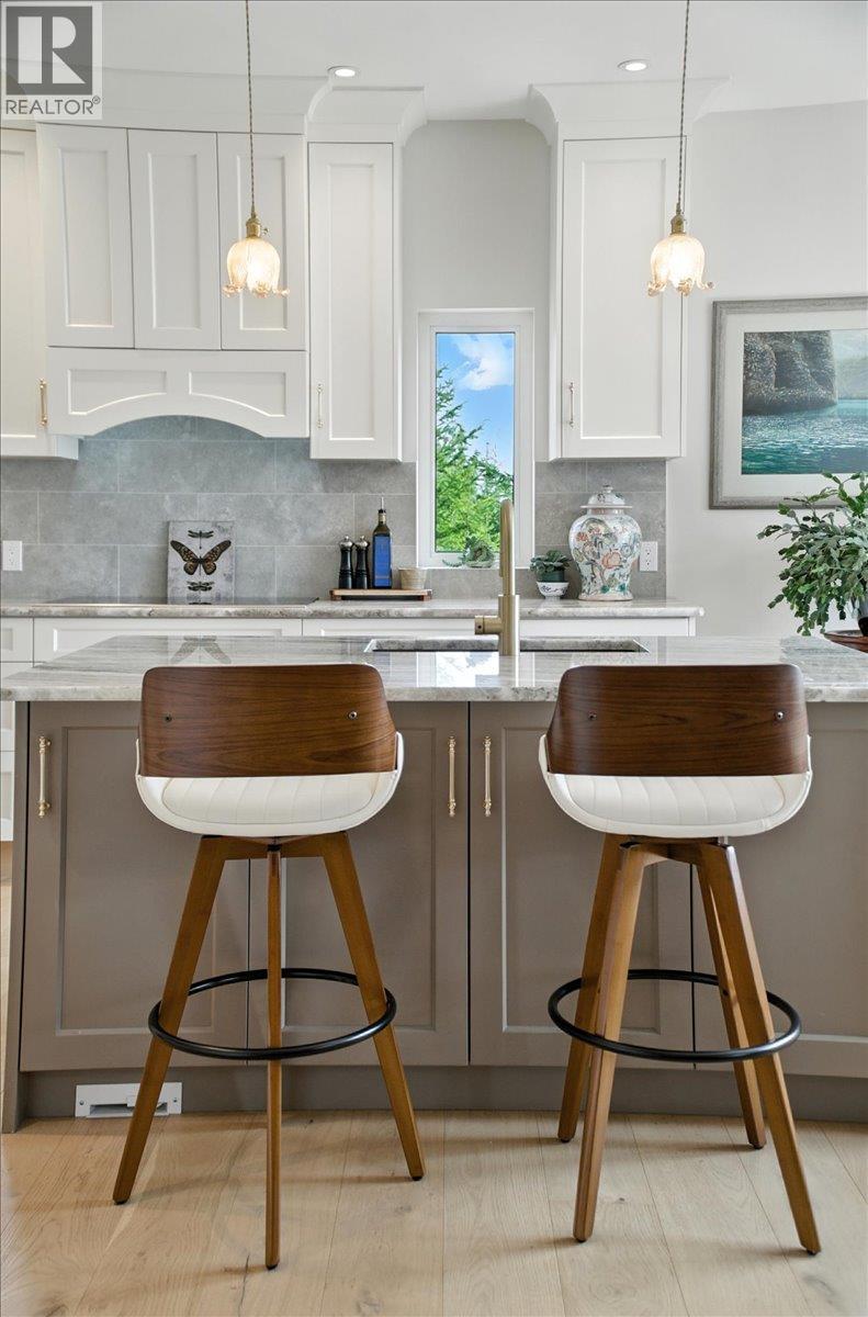 320 Mountain View Drive, Nelson, BC - Indoor Photo Showing Kitchen