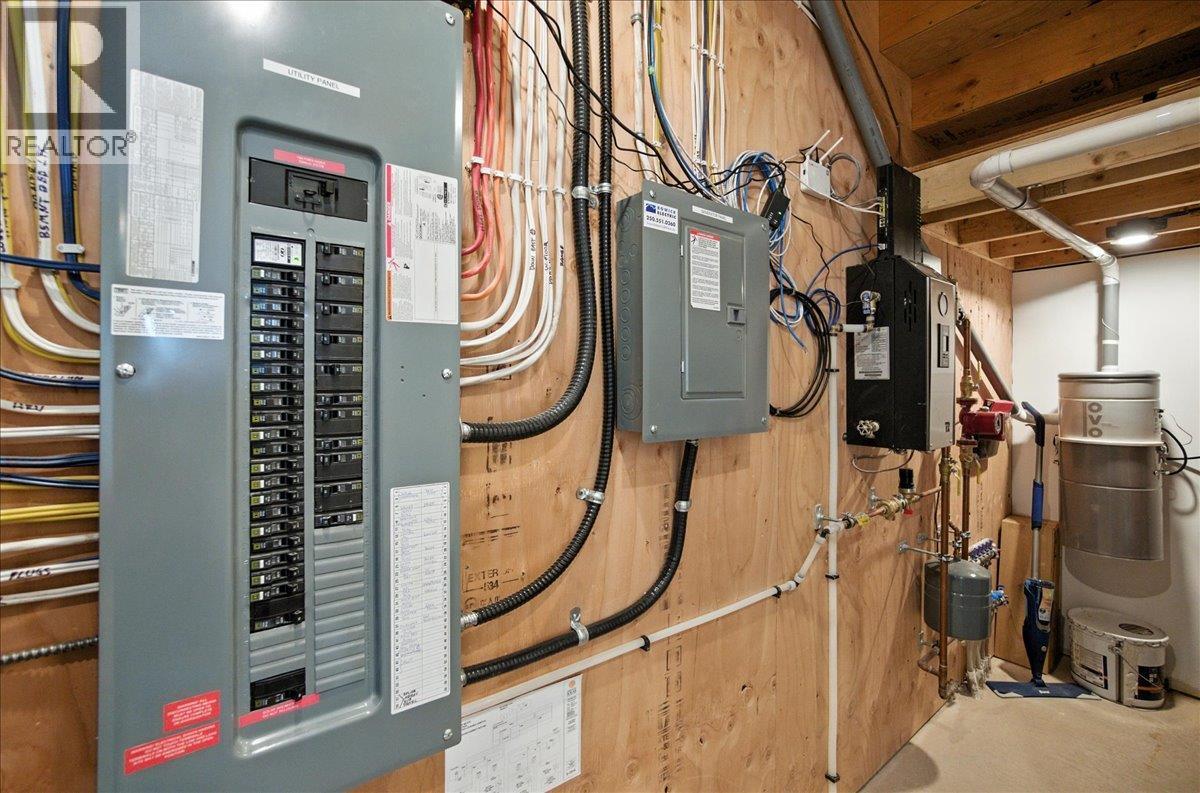 320 Mountain View Drive, Nelson, BC - Indoor Photo Showing Basement