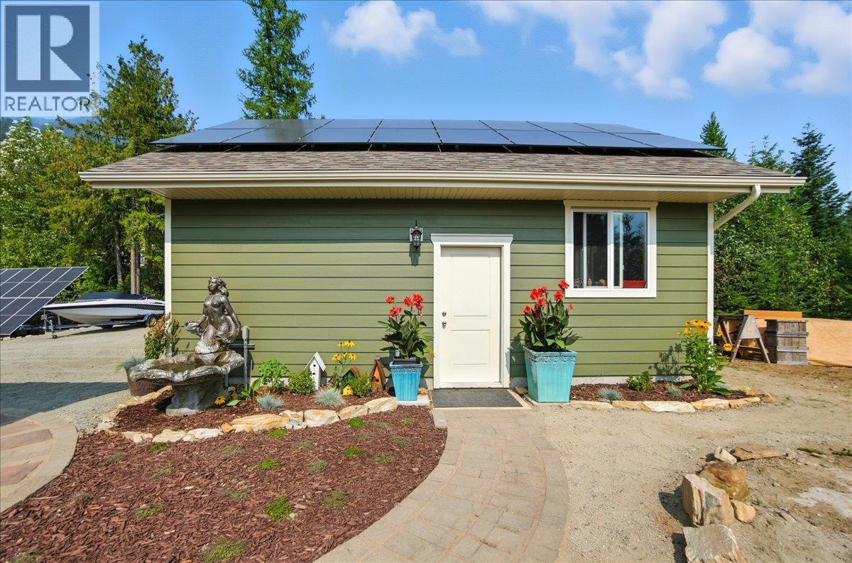 320 Mountain View Drive, Nelson, BC - Outdoor