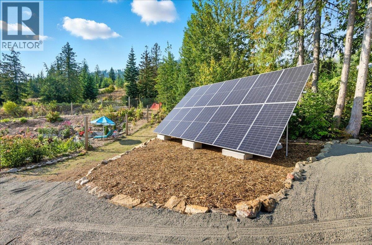 320 Mountain View Drive, Nelson, BC - Outdoor