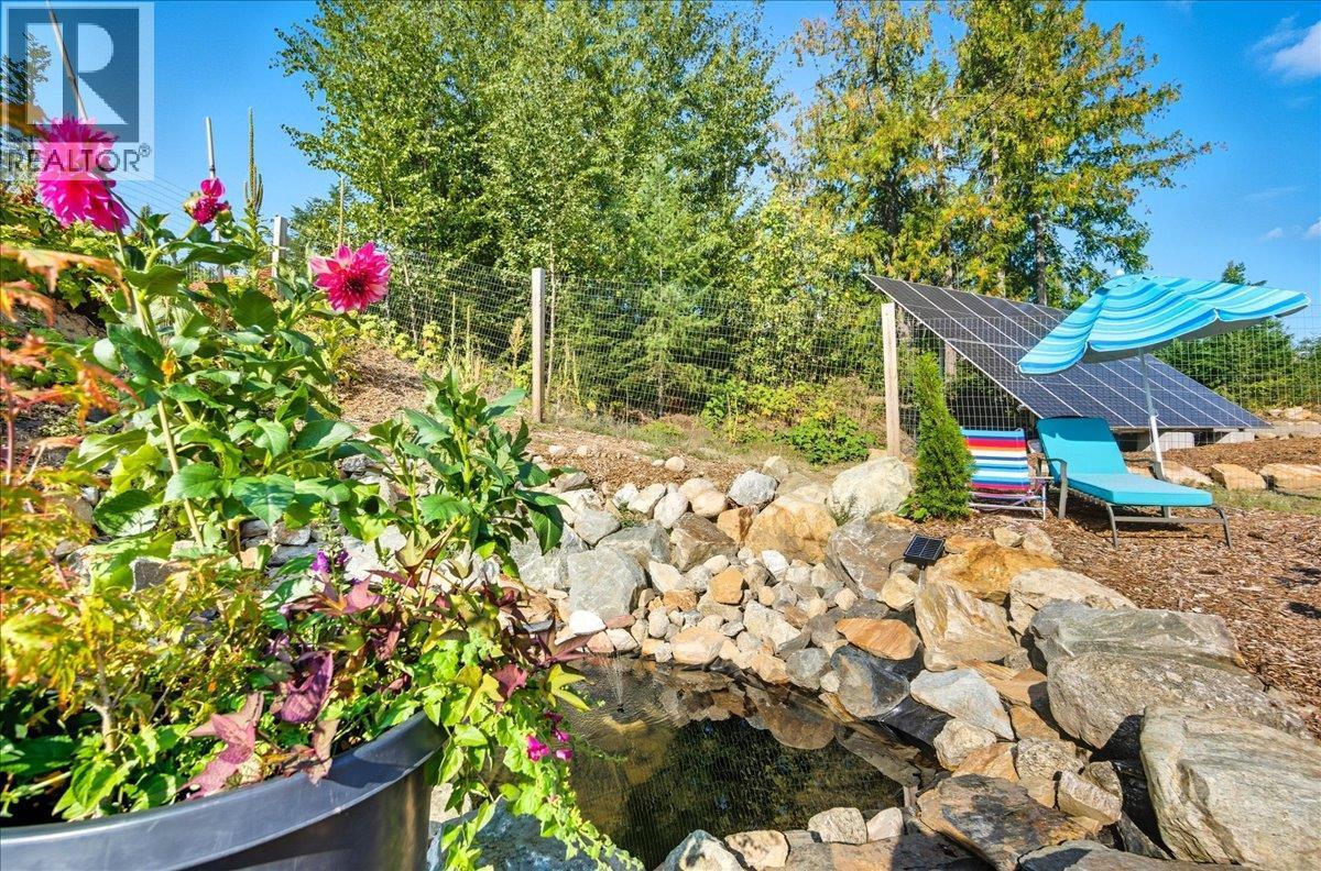 320 Mountain View Drive, Nelson, BC - Outdoor
