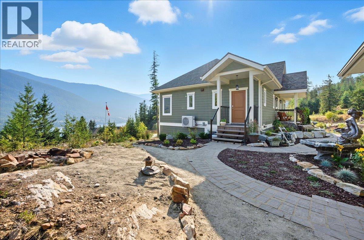 320 Mountain View Drive, Nelson, BC - Outdoor