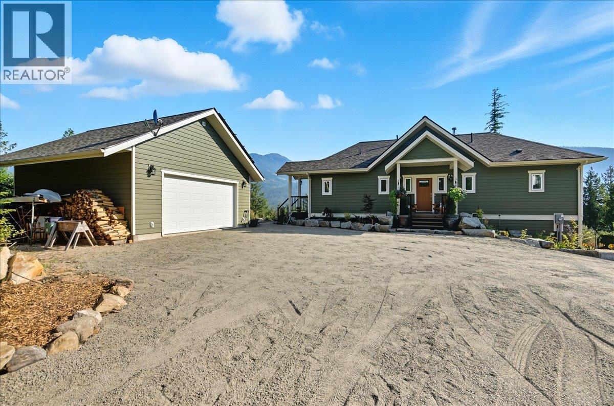 320 Mountain View Drive, Nelson, BC - Outdoor