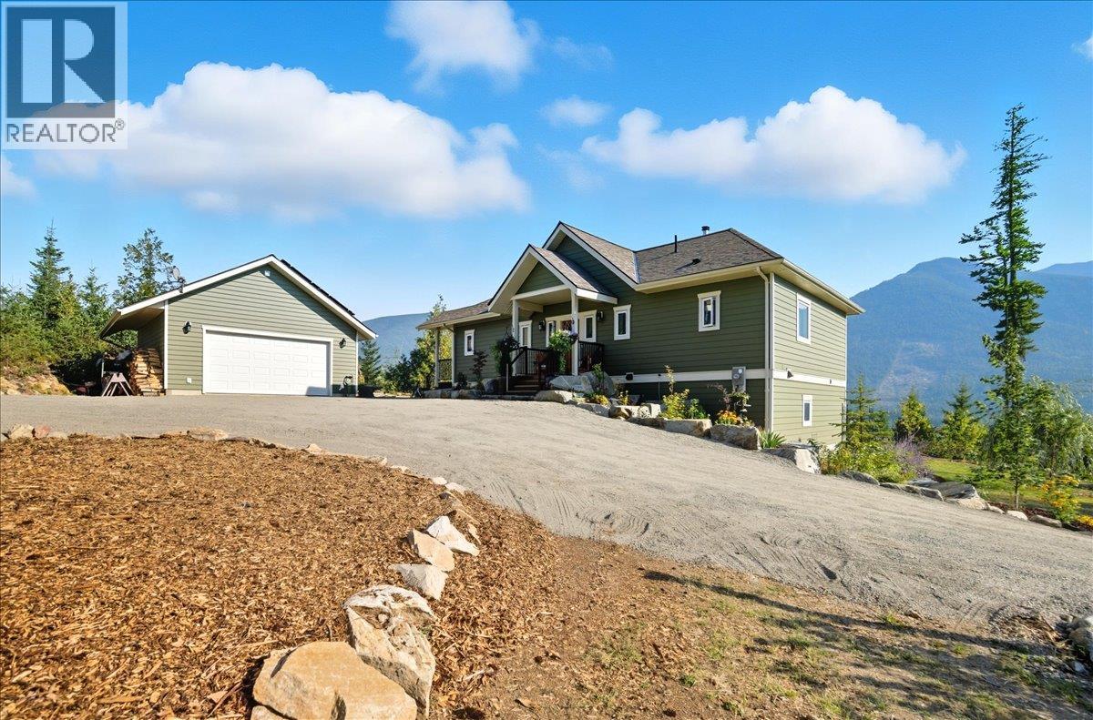 320 Mountain View Drive, Nelson, BC - Outdoor