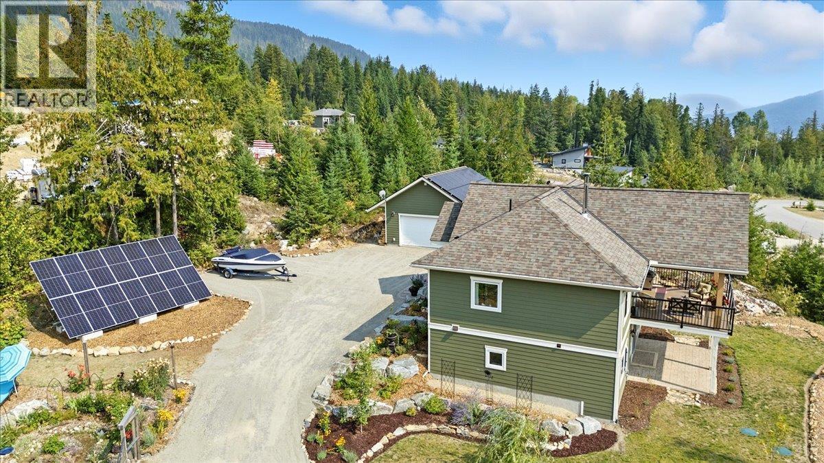 320 Mountain View Drive, Nelson, BC - Outdoor