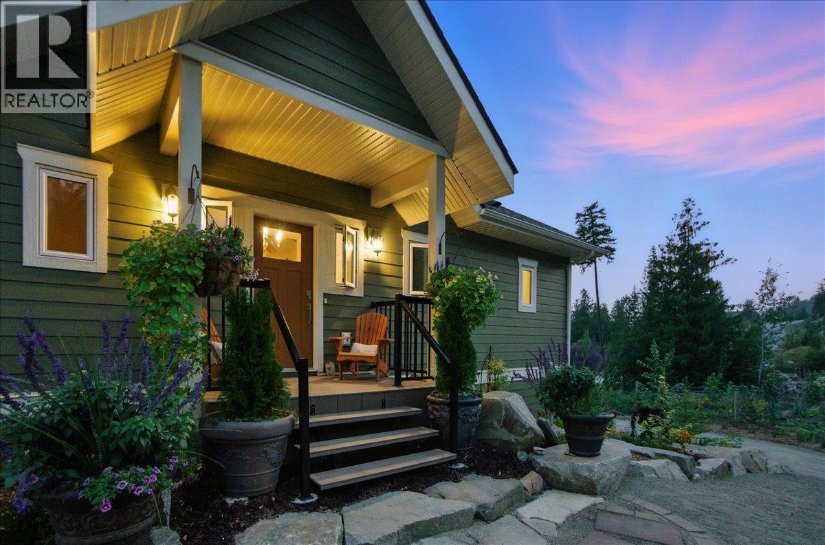 320 Mountain View Drive, Nelson, BC - Outdoor