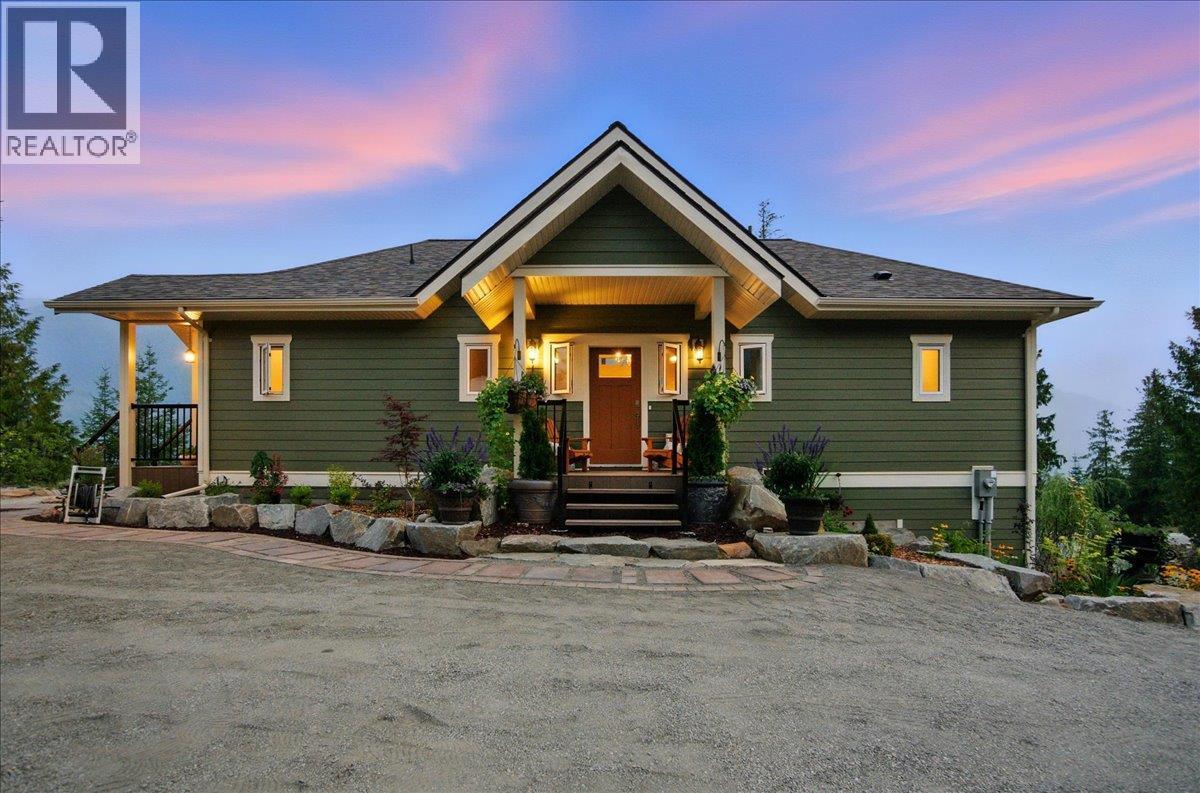 320 Mountain View Drive, Nelson, BC - Outdoor