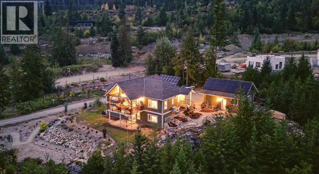 320 Mountain View Drive, Nelson, BC - Outdoor