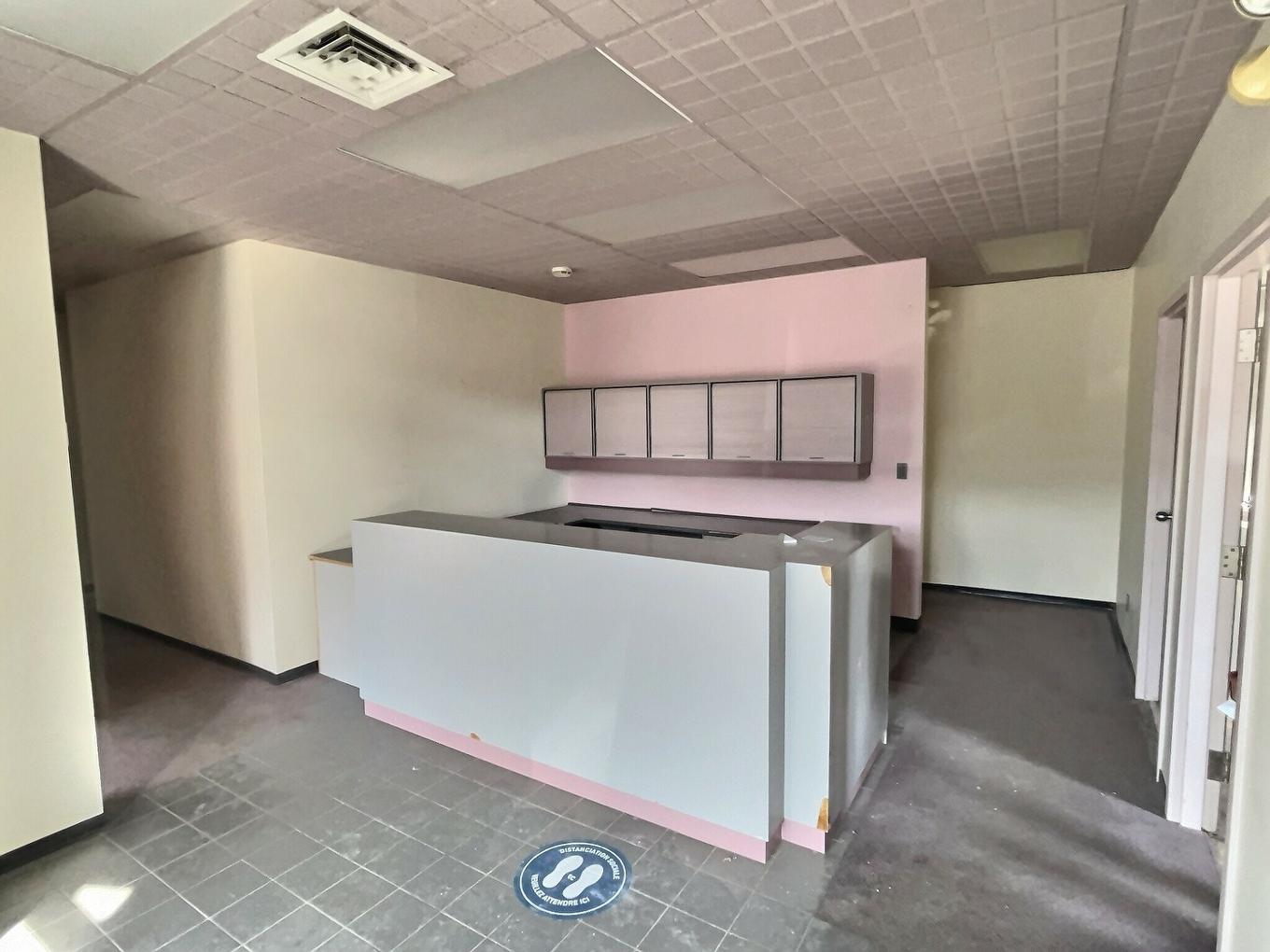 Bureau des secrétaires - 12 Rue Doyon, Rouyn-Noranda, QC - Indoor