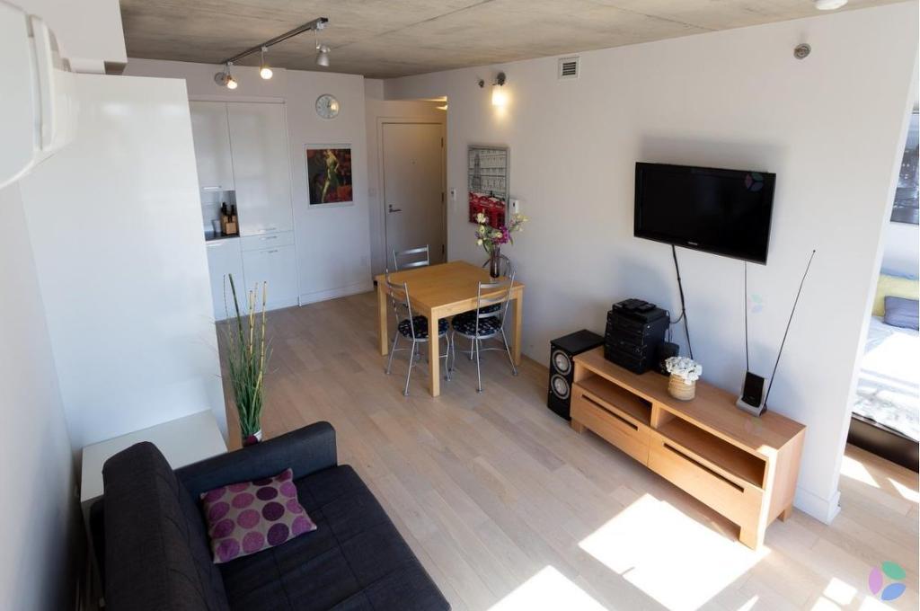 Salon - 805-1265 Rue Lambert-Closse, Montréal (Ville-Marie), QC - Indoor