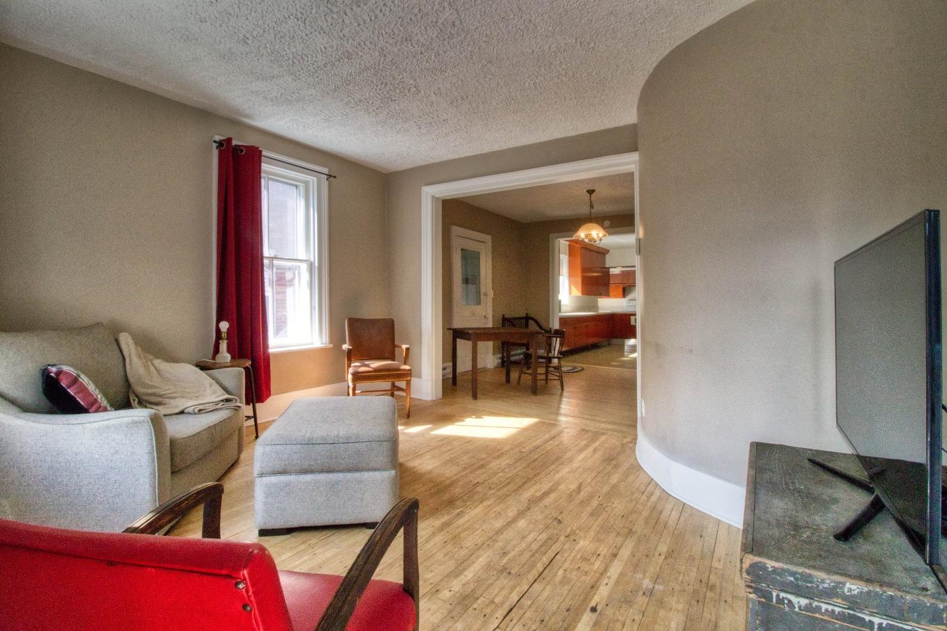 Living room - 25 - 27B Rue Lambton, Ormstown, QC - Indoor Photo Showing Living Room