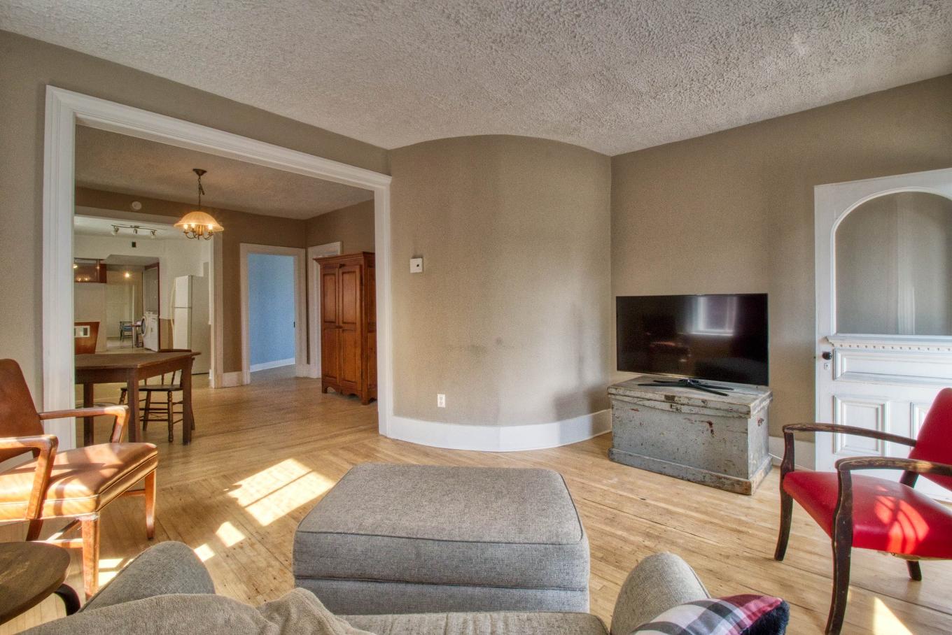 Living room - 25 - 27B Rue Lambton, Ormstown, QC - Indoor Photo Showing Living Room