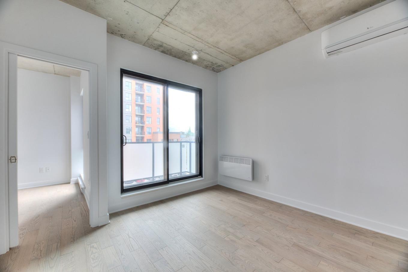 Salon - 306-2660 Rue Ontario E., Montréal (Ville-Marie), QC - Indoor Photo Showing Other Room