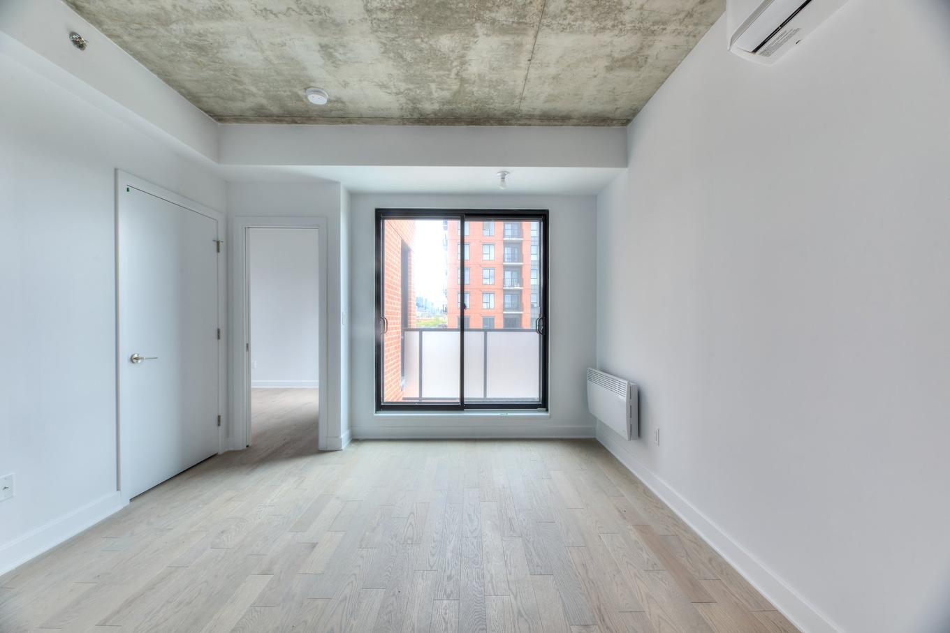 Salon - 406-2660 Rue Ontario E., Montréal (Ville-Marie), QC - Indoor Photo Showing Other Room