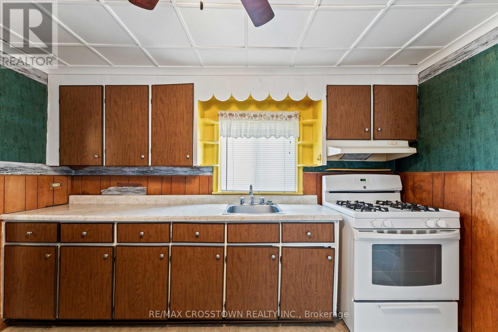 132 Dunedin Street, Orillia, ON - Indoor Photo Showing Kitchen