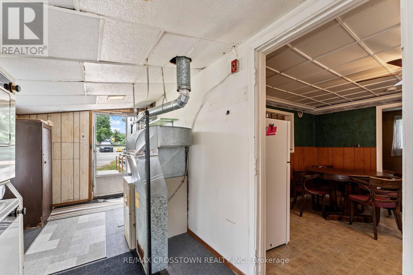 132 Dunedin Street, Orillia, ON - Indoor