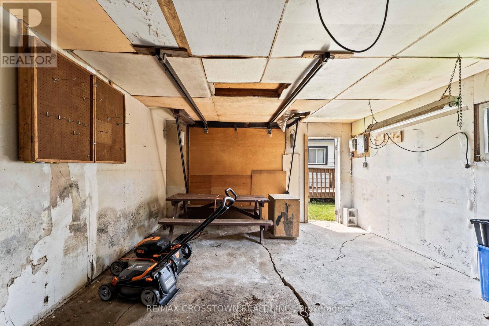 132 Dunedin Street, Orillia, ON - Indoor