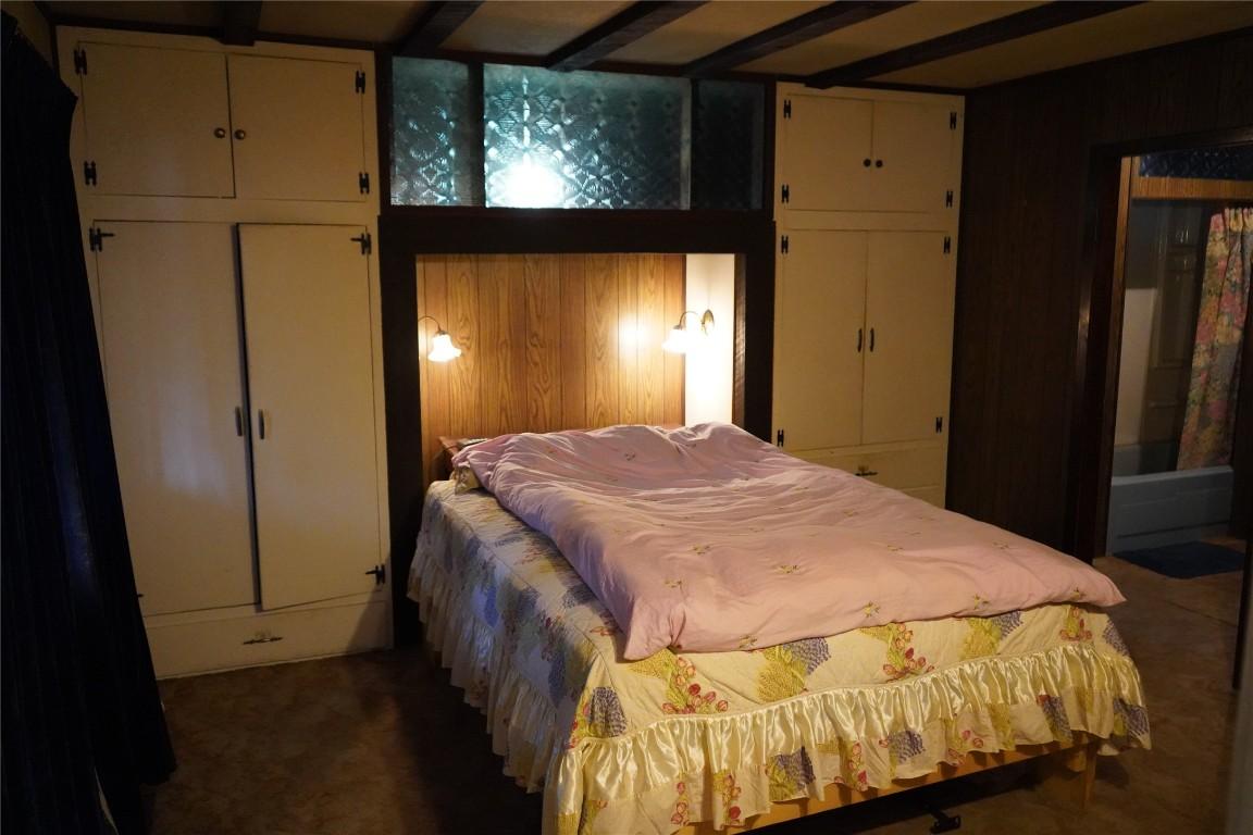 6805 Cariboo 97 Highway, Clinton, BC - Indoor Photo Showing Bedroom