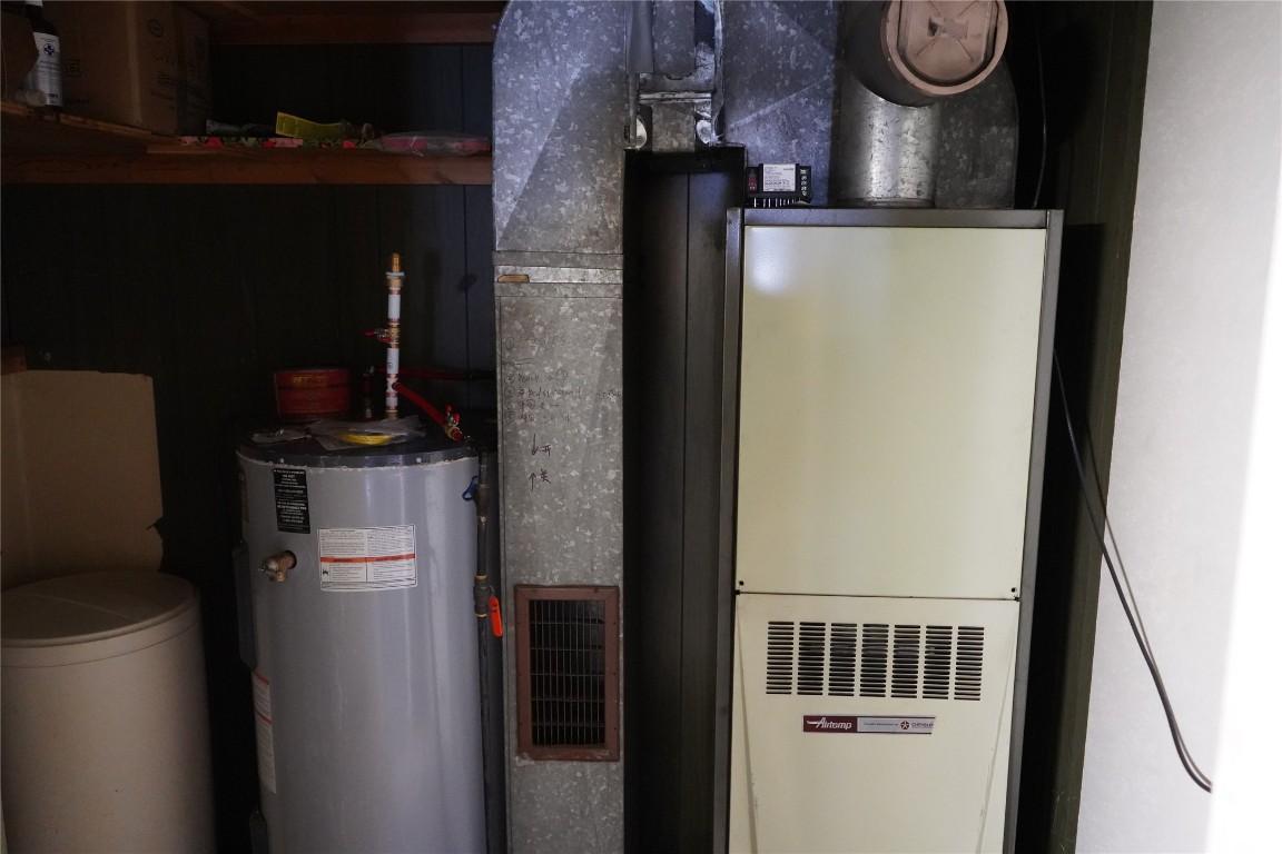 6805 Cariboo 97 Highway, Clinton, BC - Indoor Photo Showing Basement