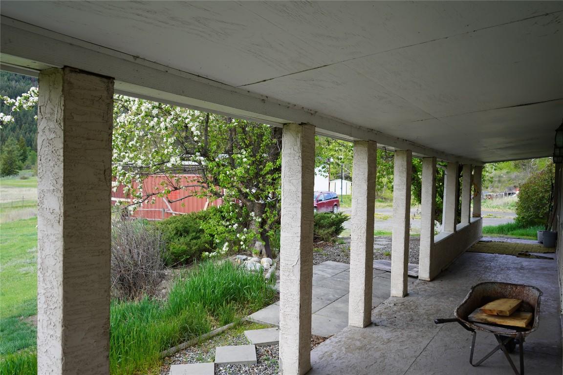 6805 Cariboo 97 Highway, Clinton, BC - Outdoor