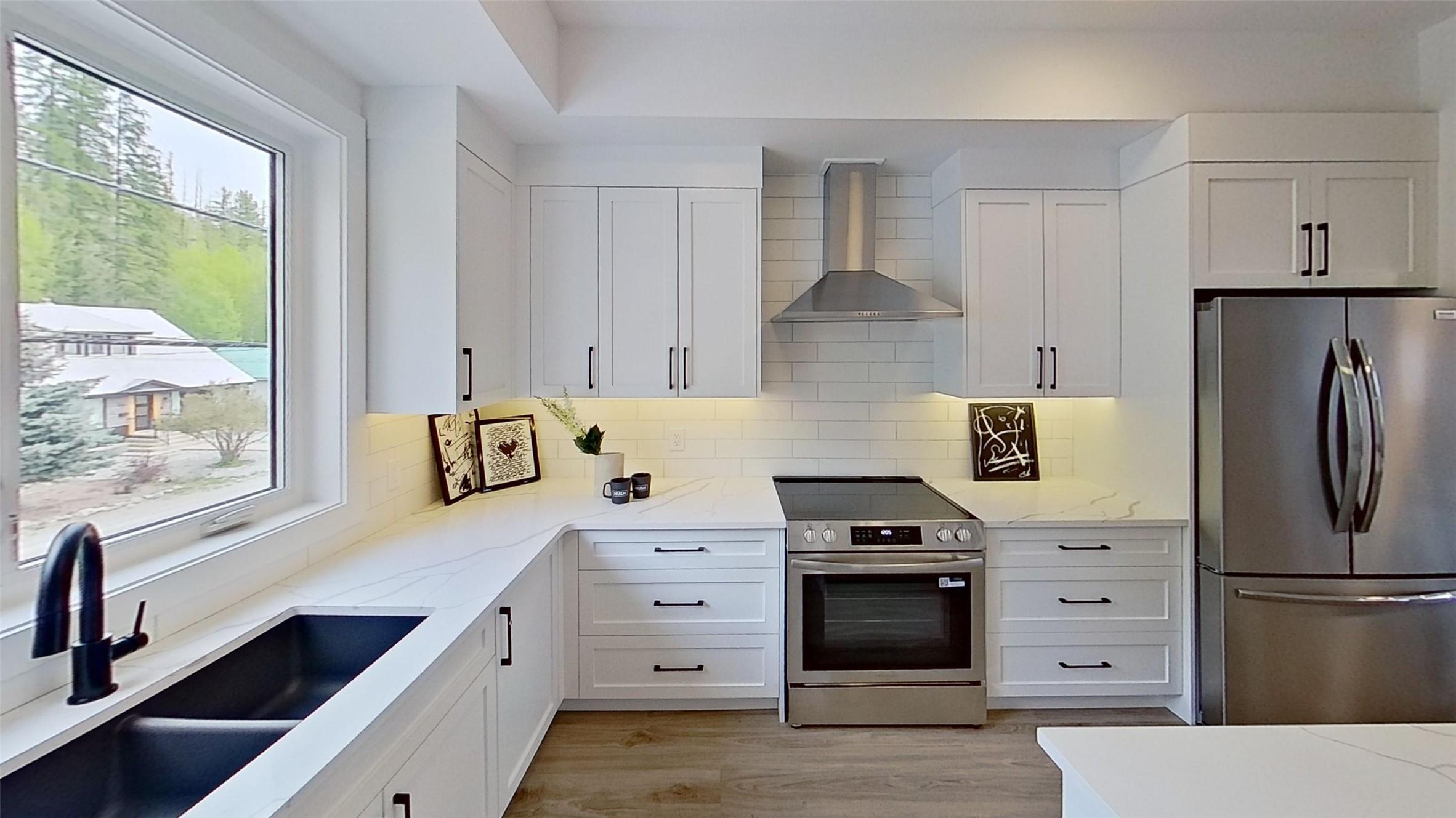 204-70 Boundary Street, Kimberley, BC - Indoor Photo Showing Kitchen With Double Sink With Upgraded Kitchen