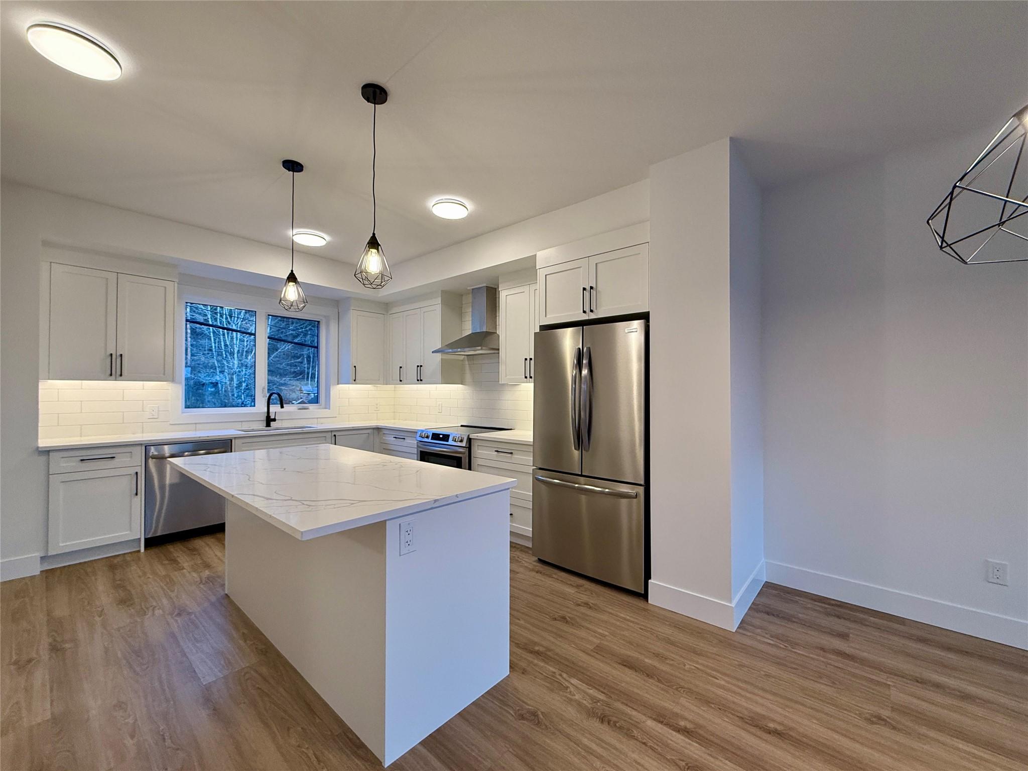 204-70 Boundary Street, Kimberley, BC - Indoor Photo Showing Kitchen With Upgraded Kitchen