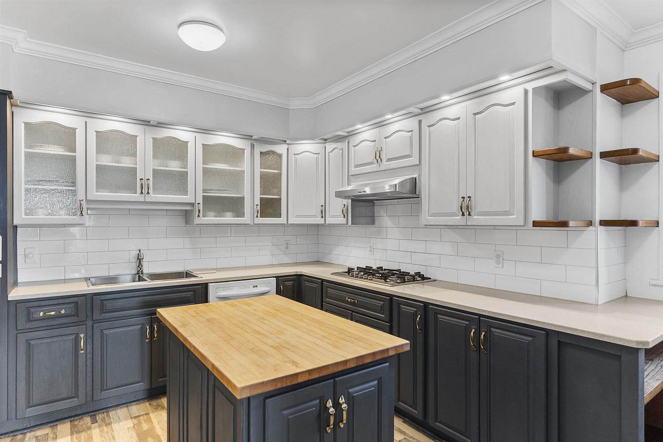144 High Street S, Thunder Bay, ON - Indoor Photo Showing Kitchen With Upgraded Kitchen