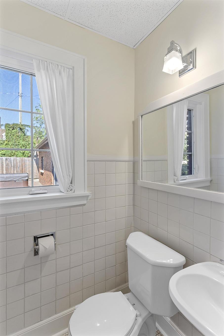 144 High Street S, Thunder Bay, ON - Indoor Photo Showing Bathroom