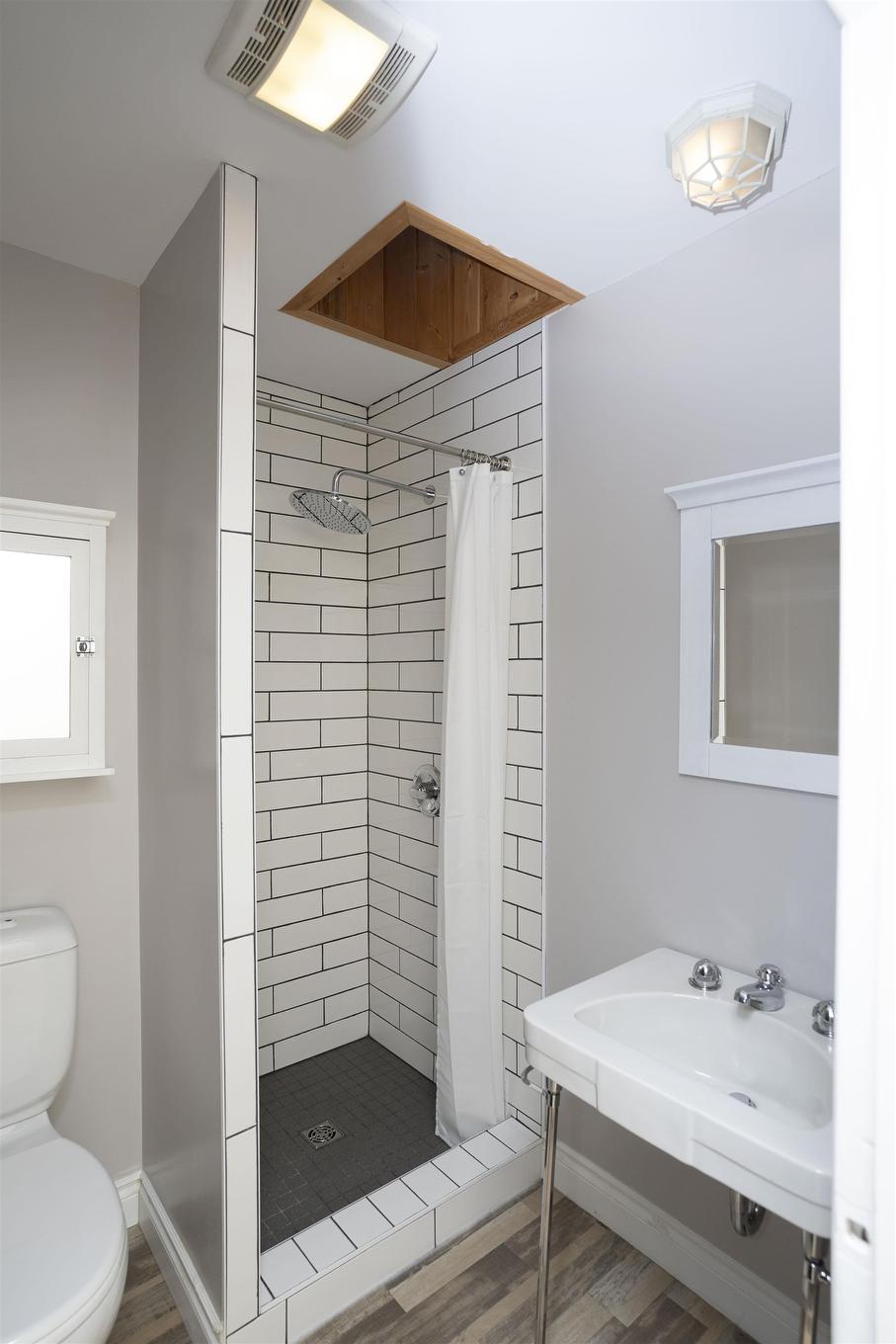 144 High Street S, Thunder Bay, ON - Indoor Photo Showing Bathroom