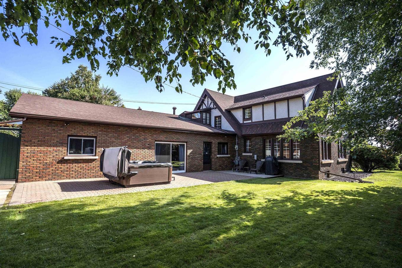 144 High Street S, Thunder Bay, ON - Outdoor