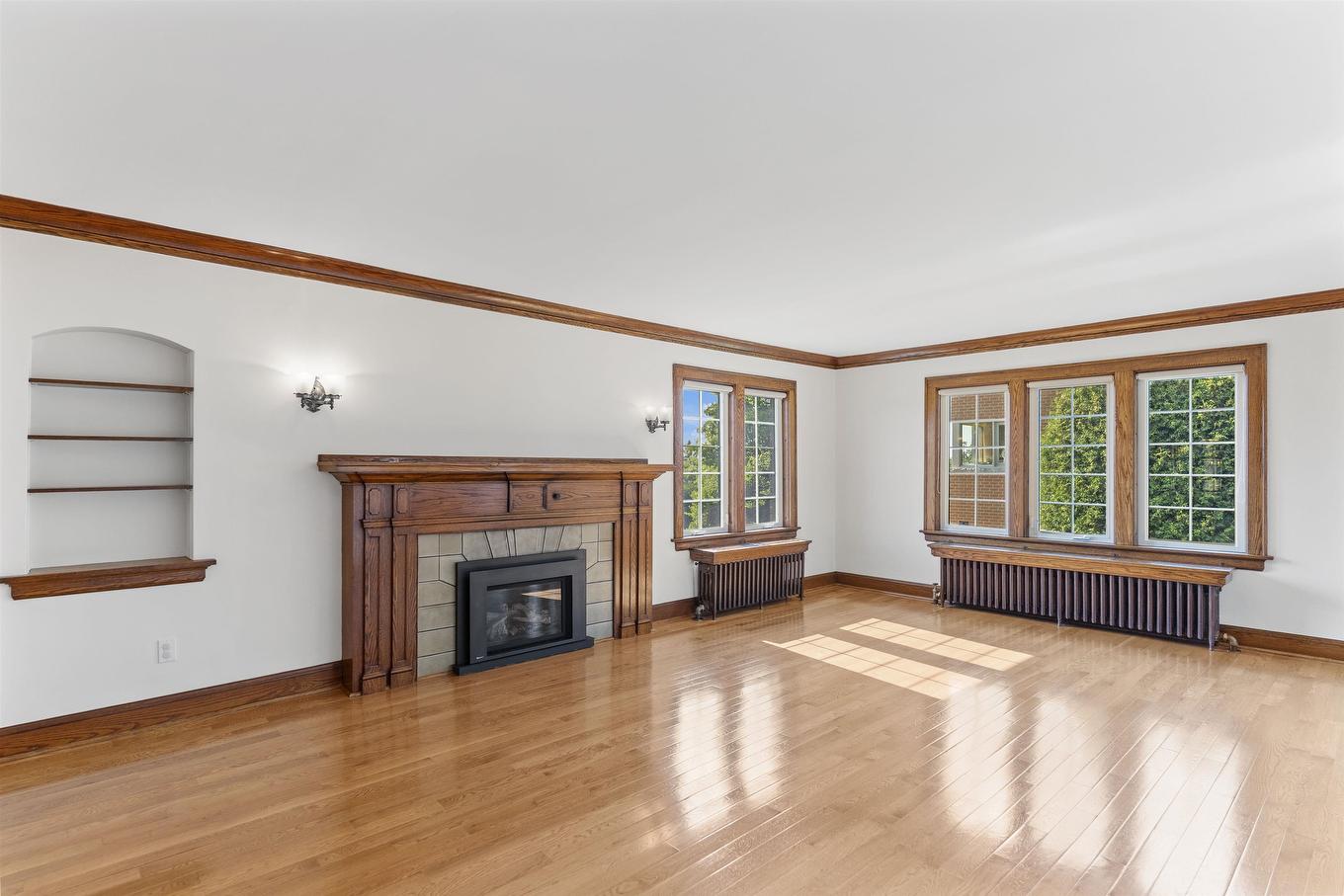 144 High Street S, Thunder Bay, ON - Indoor Photo Showing Living Room With Fireplace