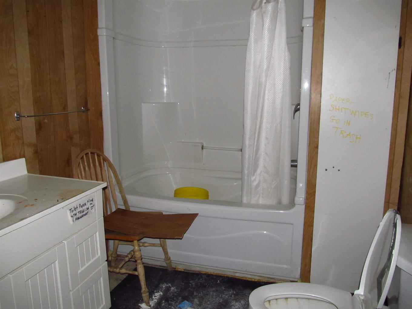 201 Fourth Ave Se, Geraldton, ON - Indoor Photo Showing Bathroom