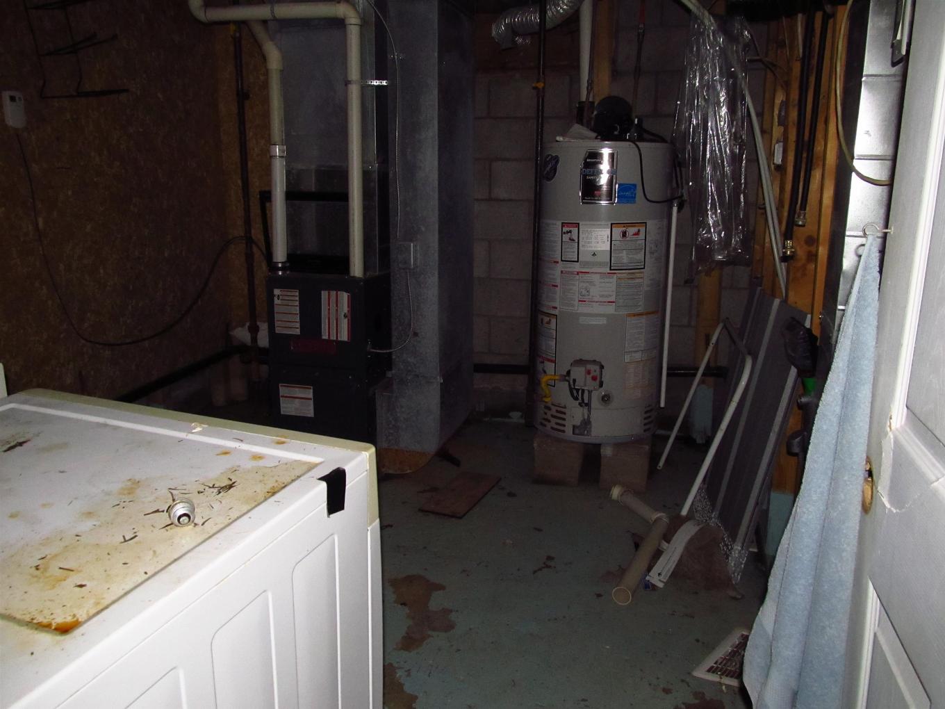 201 Fourth Ave Se, Geraldton, ON - Indoor Photo Showing Basement