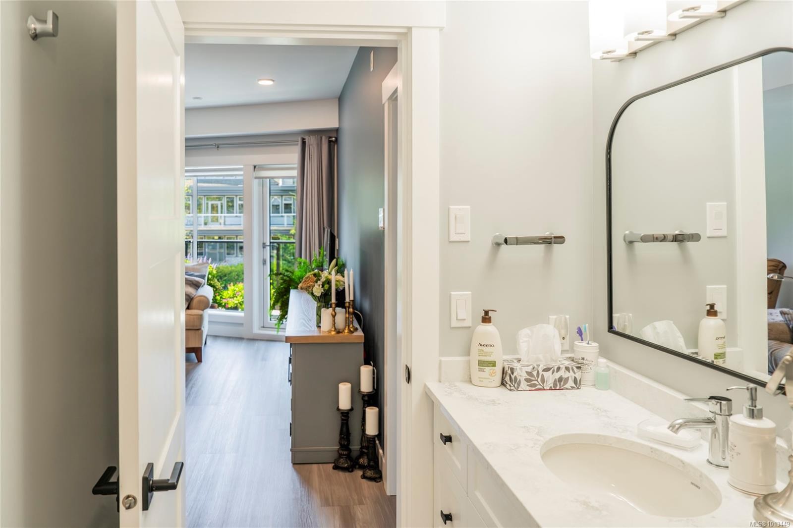 207-4474 Wellington Rd, Nanaimo, BC - Indoor Photo Showing Bathroom