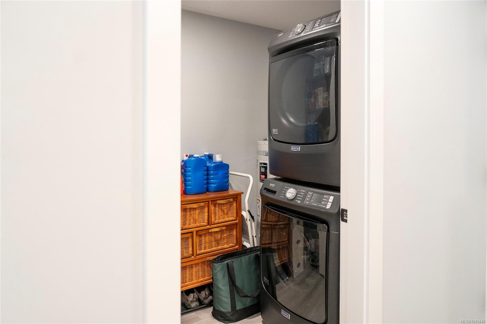 207-4474 Wellington Rd, Nanaimo, BC - Indoor Photo Showing Laundry Room